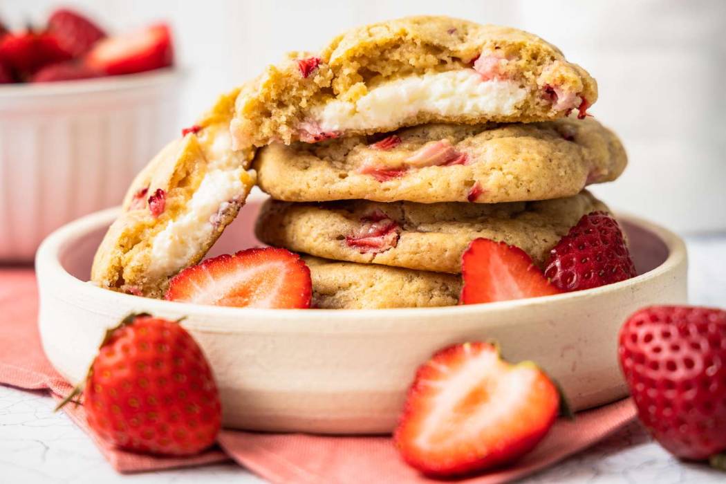 Delicious Recipes for Strawberry Cheesecake Cookies